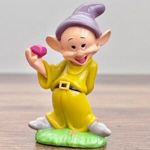 Disney Snow White & 7 Dwarves DOPEY 2.55" PVC Toy Figure Holding Gem Cake Topper